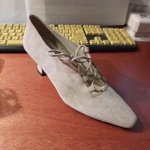 Nuova Donna Lace Up Oxford Beige Size 9 PreLoved Very Good Condition